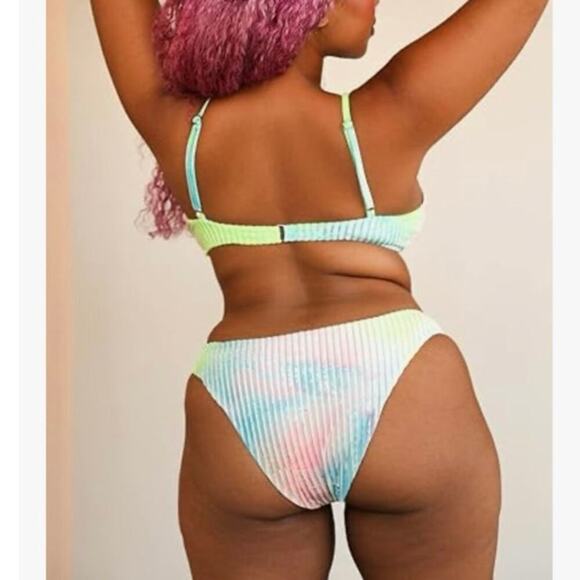 Dippin Daisy’s swimwear velvet tie dye knotted triangle bikini size 2x - Picture 2 of 10